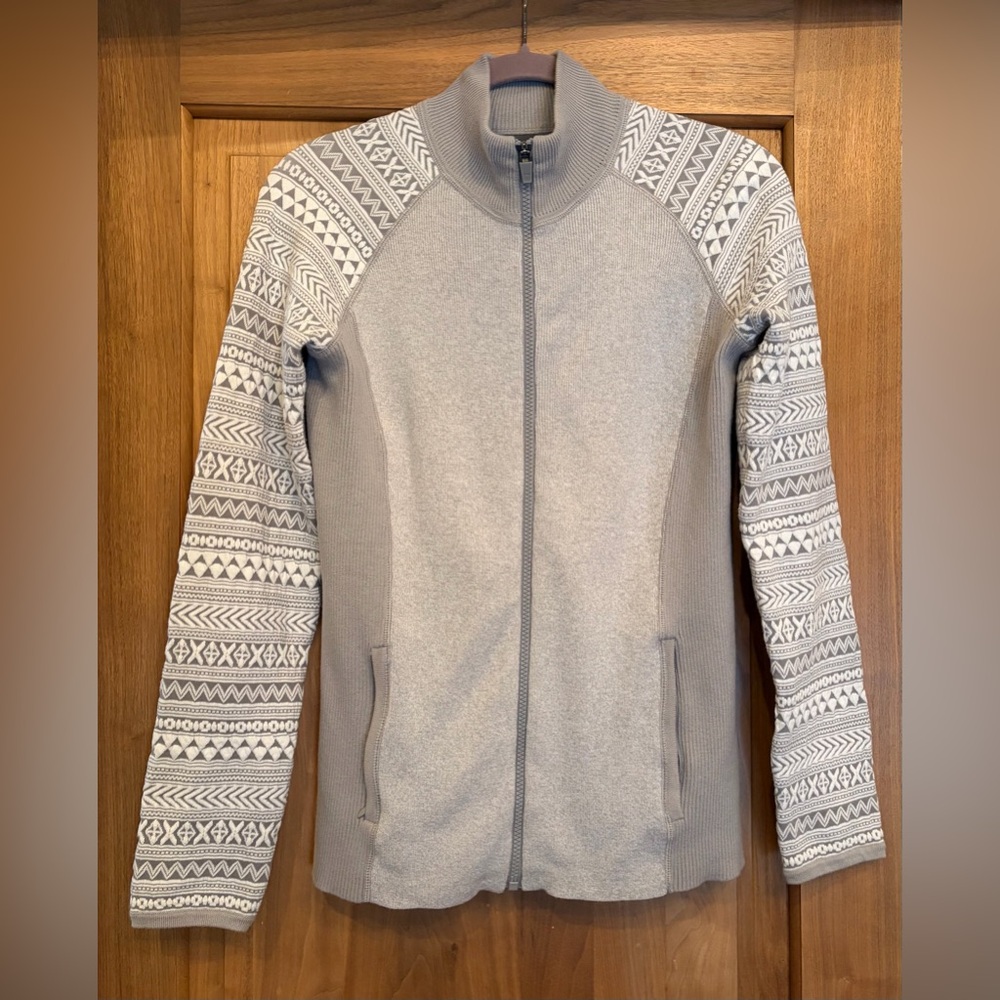 EUC TITLE NINE Full Zip Mid Weight Cotton/Wool Nordic Sweater Size M Gray/White